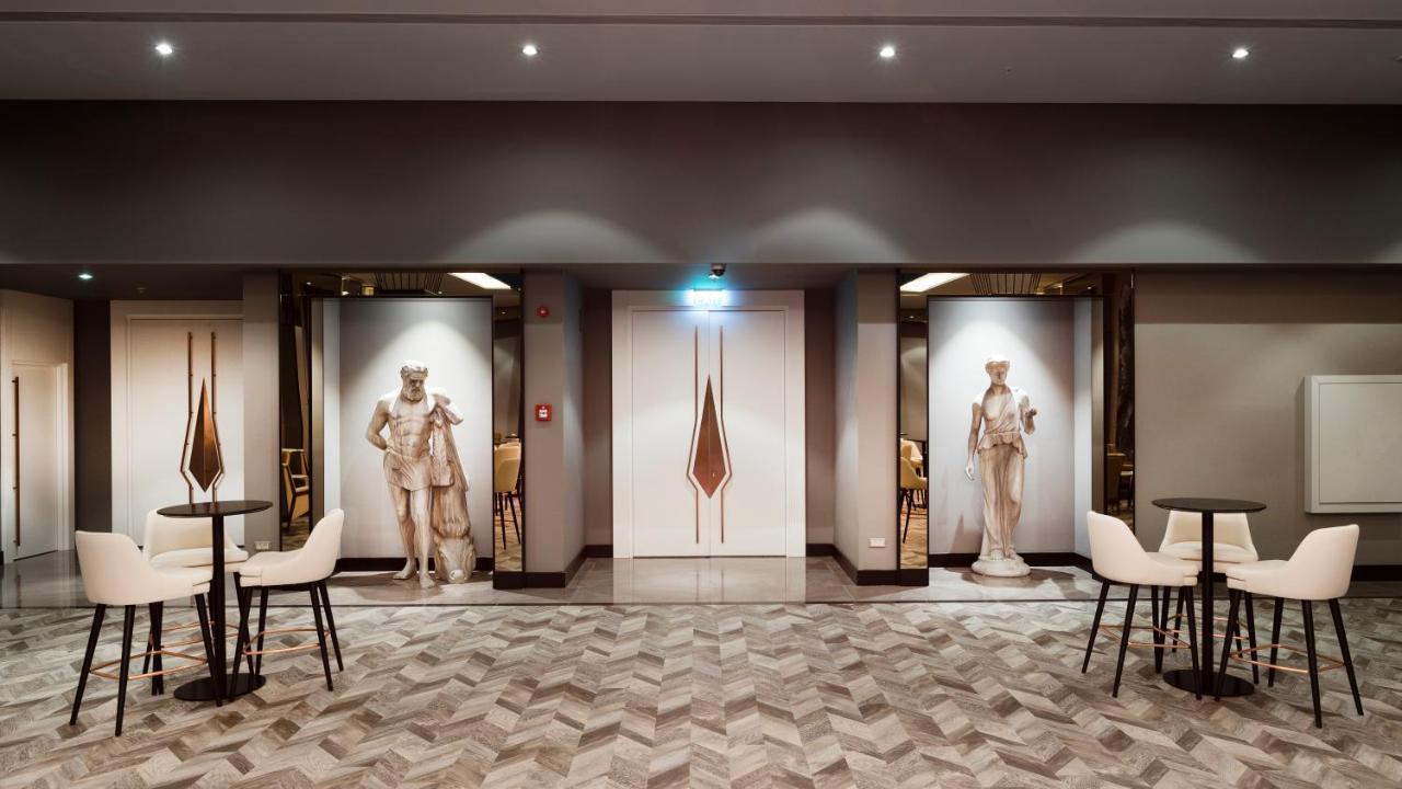 Limak Skopje Luxury Hotel Bagian luar foto The elevators at the 10th floor